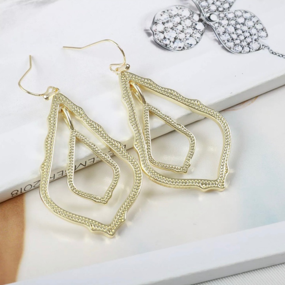 ✂️KENDRA SCOTT Simon Drop Earrings in Gold - Picture 10 of 13